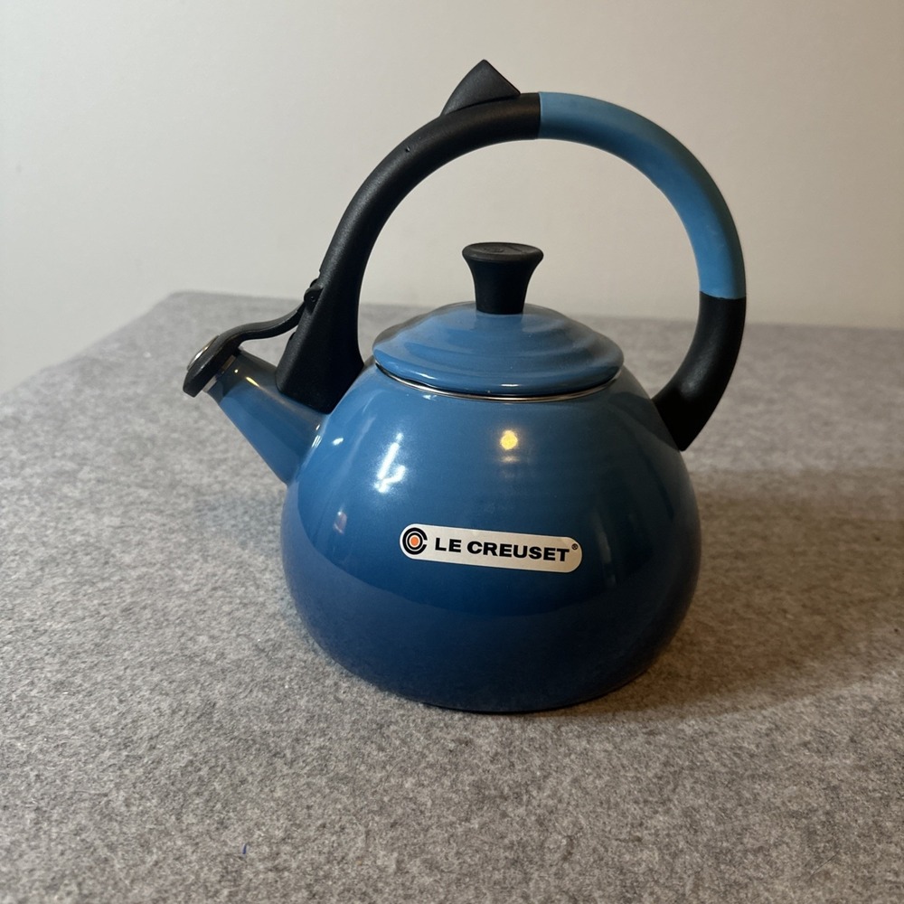 Le Creuset Peruh Tea Kettle 1.6 Quarts Marseille Blue Enamel Classic France NWOB